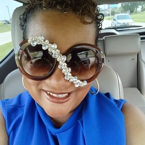 Meet your Posher, Denise